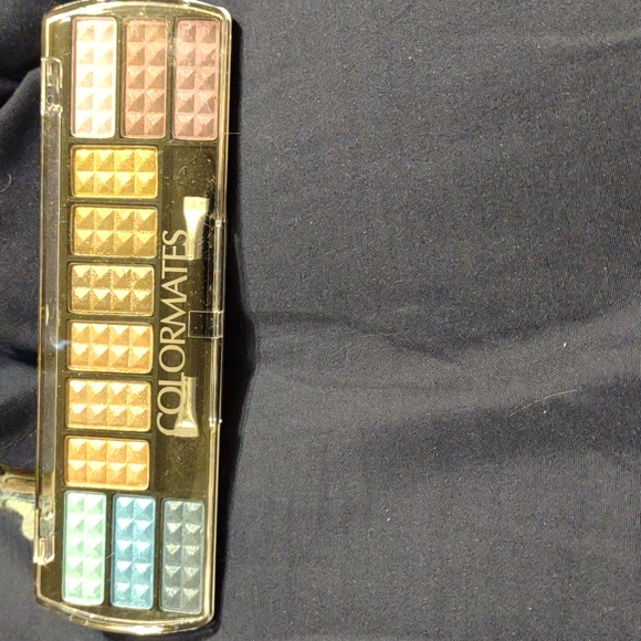 Colormates eyeshadow - Picture 2 of 2